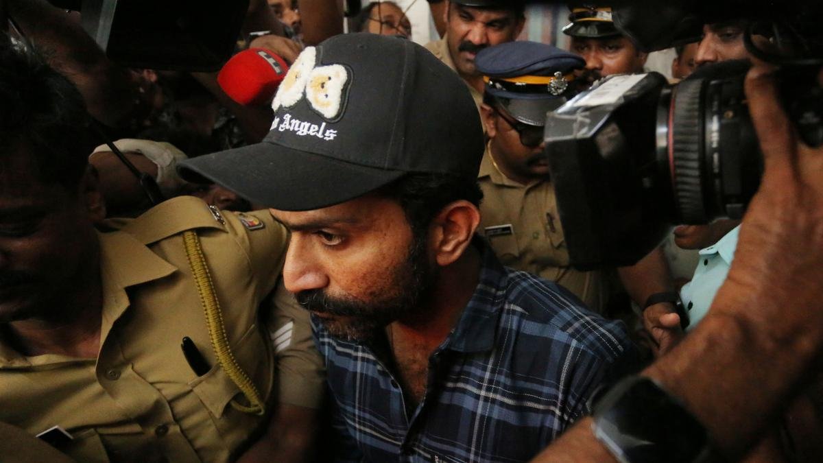 छापे के तहत छापे के दौरान शाइन टॉम चाको के होटल से बच; कोच्चि पुलिस संदेह अभिनेता की व्याख्या