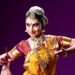 जुनून और पेशे के बीच सुशोभित रूप से बंद करना