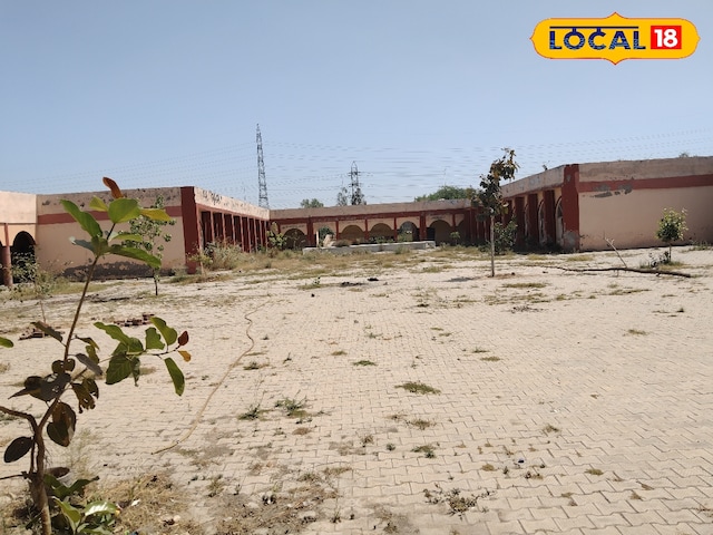 जो छात्र Google पर स्कूलों को खोजने के लिए आए थे, लेकिन खंडहर में पाया गया! पूरा मामला क्या है?