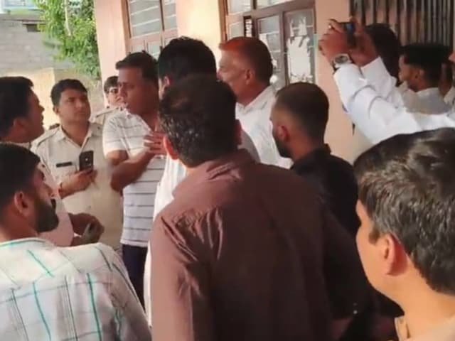 झुनझुनु में एक बड़ा घोटाला, मौलाना ने घर के बाहर परिवार को बैठाया और फिर ...
