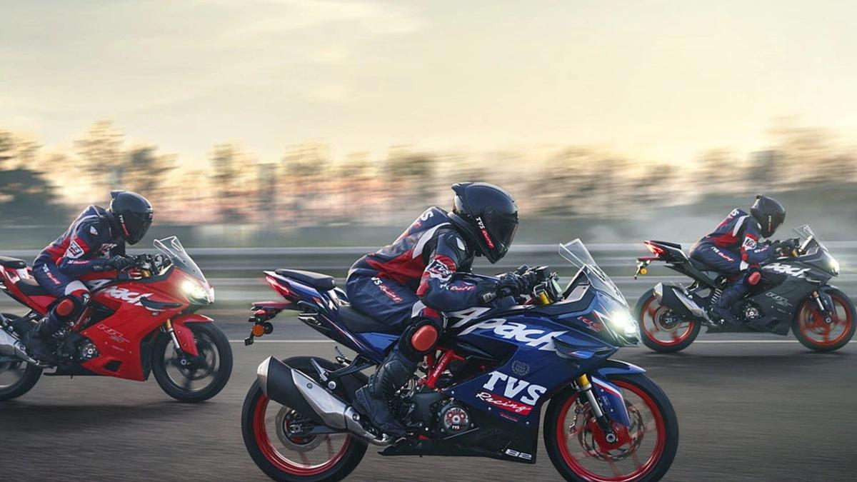 टीवीएस अपाचे आरआर 310 रेस प्रतिकृति सेपंग ब्लू में ट्रैक-फोकस्ड अपग्रेड के साथ लॉन्च किया गया