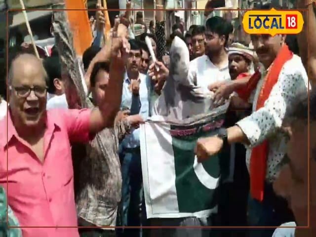 पाहलगाम में ब्लड शेड, चुरू की सड़कों पर गुस्सा फट गया, इस पार्टी ने हनुमान चालिसा को पढ़ा .. फिर से पाकिस्तानी झंडा जला दिया