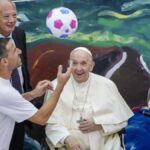 पोप फ्रांसिस एक कार्ड-ले जाने वाले फुटबॉल प्रशंसक थे, जो खेलों में मूल्यों के एक प्रमोटर थे