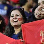 फॉरएवर 12 वीं मैन: क्यों आरसीबी के प्रशंसक 18 साल बाद वफादार रहें और कोई ट्रॉफी नहीं