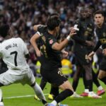 बार्सिलोना पूरी तरह से शॉक रियल मैड्रिड के नुकसान को भुनाने के साथ विनीसियस मिस्ड पेनल्टी के साथ नहीं कर सकता