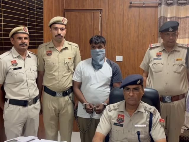 'ब्लैक बैग में करोड़ ...', युवक पाक से चीज़ के लिए बस में था, पुलिस चुप रही, फिर ...
