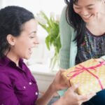 भाई -बहन दिवस 2025: 5 विचारशील उपहार विचार अपने भाई और बहन को अतिरिक्त विशेष महसूस करने के लिए