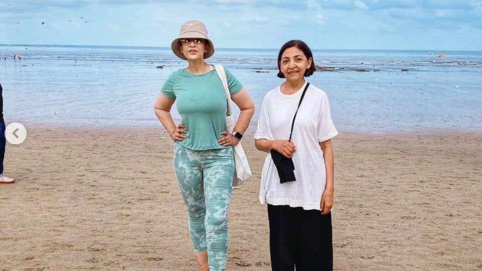 मनीषा कोइराला ने मुंबई के दीपती नौसेना और जादू के साथ अपने बंधन को प्रतिबिंबित किया