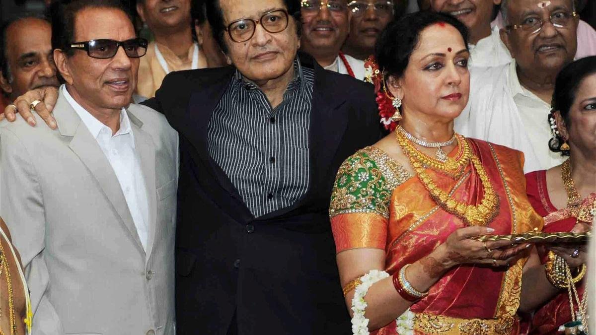 मनोज कुमार 87 पर गुजरता है: आमिर खान से अक्षय कुमार, बॉलीवुड कोंडोल के अनुभवी अभिनेता-निर्देशक कुमार का निधन