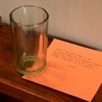 मैसुरू में यह एक-एक तरह का शो गर्व से सामान्य वस्तुओं को दिखाता है जो आम लोगों के लिए अर्थ रखते हैं