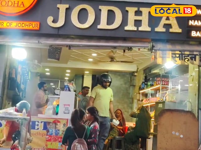 यह मिठाई स्वाद में बहुत अद्भुत है, आम की यह विशेष विविधता तैयार है, मांग देश और विदेश में है