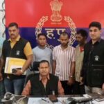 युवक ने कहा कि हम ईश्वर के भक्त हैं ... पेड़ों की पत्तियों को तोड़ते हैं! महिला भी हंसती है ...