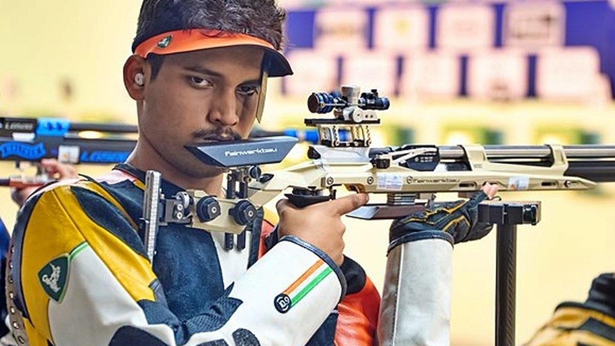 रुद्रक्श ब्यूनस आयर्स विश्व कप में एयर राइफल गोल्ड जीतता है