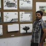 लोकोमोटर विकलांगता के साथ कलाकार ठाकरे नाइक अपनी खुद की एक दुनिया को पेंट करता है