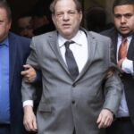 वेनस्टीन के वकीलों के रूप में नौ जुआरियों ने उसे मेटू रिट्रियल के दौरान जेल से अस्पताल ले जाने की कोशिश की