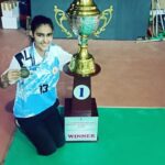 वॉलीबॉल एक हाथ से खेला, चैंपियनशिप से पहले पिता की मौत, अभी भी एक उदाहरण है