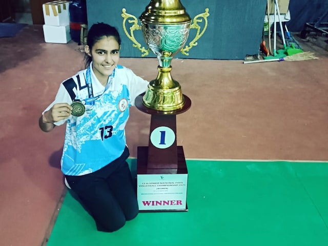 वॉलीबॉल एक हाथ से खेला, चैंपियनशिप से पहले पिता की मौत, अभी भी एक उदाहरण है