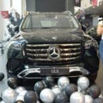 शहनाज गिल ने स्वैंकी मर्सेडेज़ बेंज जीएलएस को खरीदता है, 'आभारी' महसूस करता है