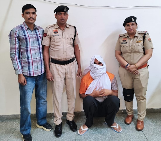 नकली Google शीट और पासवर्ड ... 14.22 लाख रुपये एक क्लर्क, गिरफ्तार