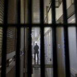 बत्ती गुल जेल में, पुलिस ने कैदी को गलती खोजने के लिए भेजा, वह भाग गया