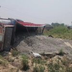 खनन माफिया के हमले में पुलिस कर्मी घायल हो गए, फोन कॉल के बाद चालाक