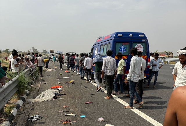 पिकअप ने दिल्ली-मुंबई एक्सप्रेसवे पर 10 स्वीपरों को कुचल दिया, 6 मारे गए 6