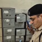 'समय खत्म हो गया है ...', पीएनबी के कैशियर ने उस दुकानदार पर हमला किया जो नकद जमा करने के लिए आया था