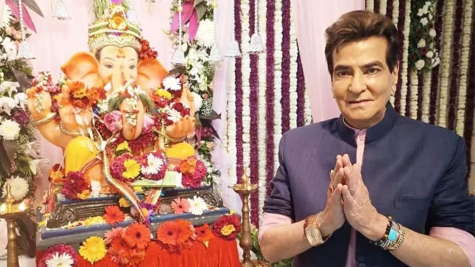 हैप्पी बर्थडे जीतेंद्र: 6 प्रतिष्ठित भूमिकाएं जो बॉलीवुड की 'जंपिंग जैक' की विरासत का जश्न मनाती हैं