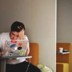 10 शक्तिशाली उद्धरण चुप्पी के लिए और सकारात्मकता को बढ़ावा देने के लिए