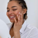 10-स्टेप रूटीन छोड़ें: त्वचा विशेषज्ञ ने नई ग्रीष्मकालीन स्किनकेयर क्रांति का खुलासा किया है जो आप आराम करते समय काम करते हैं