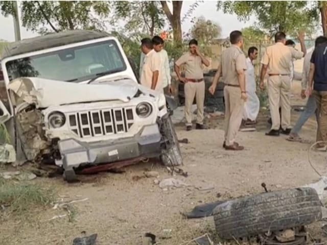 2 भाई मोबाइल को ठीक करने जा रहे थे, अचानक थार एक समय के रूप में आया और फिर ...