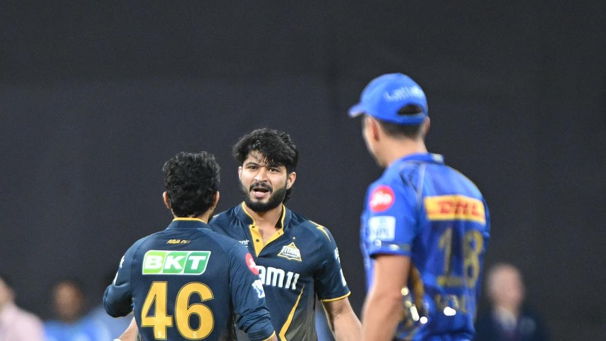 IPL 2025 | GT Mi Juggernaut को रोकता है, मेज के शीर्ष पर शूट करता है