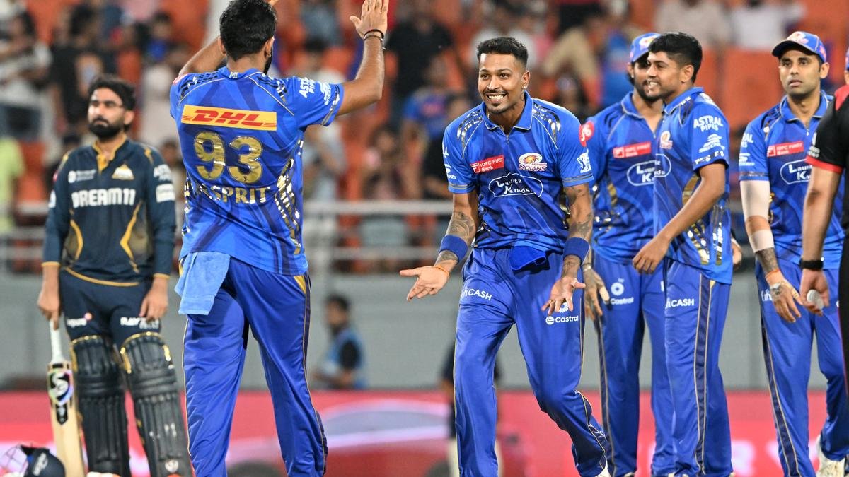 IPL 2025 GT VS MI | मुंबई के भारतीयों के रूप में वरिष्ठ पेशेवरों रोहित, बुमराह ने एक रन-फेस्ट में टाइटन्स को समाप्त कर दिया