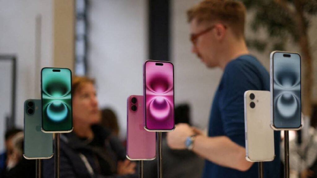 iPhone की 20 वीं वर्षगांठ: Apple ने फोल्डेबल iPhones, स्मार्ट चश्मा, अधिक का अनावरण करने के लिए सेट किया