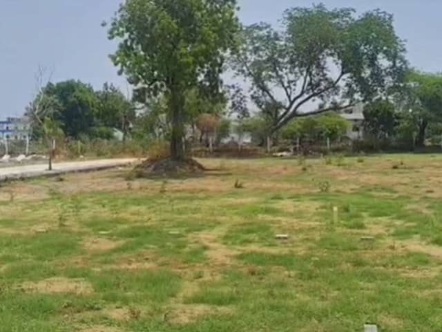 अधिकारियों ने गाँव की भूमि पर एक डकैती रखी, पता है कि क्या गलत है