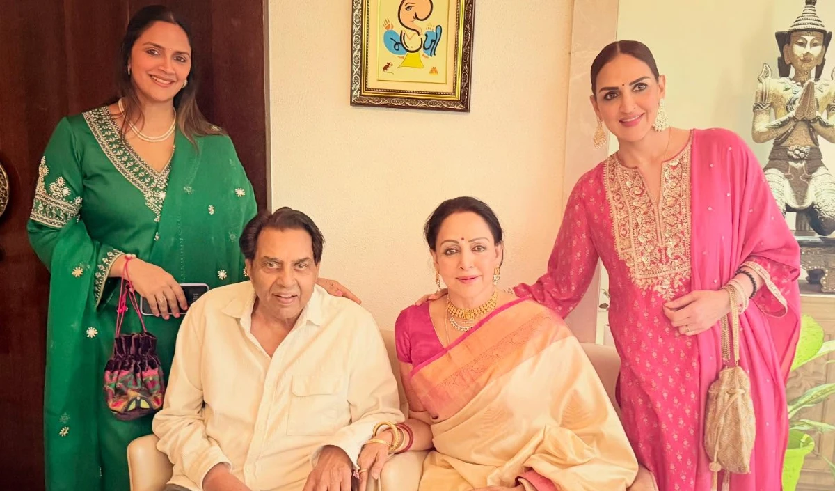 ईशा देओल ने 45 वीं शादी की सालगिरह पर धर्मेंद्र-हेमा मालिनी की सालगिरह पर एक विशेष तस्वीर साझा की, कहा- यह मेरी दुनिया है …