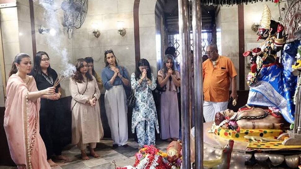 कजोल माया रिलीज से पहले कोलकाता में दक्षिण काली मंदिर का दौरा करते हैं, गॉडेस आशीर्वाद की तलाश करते हैं