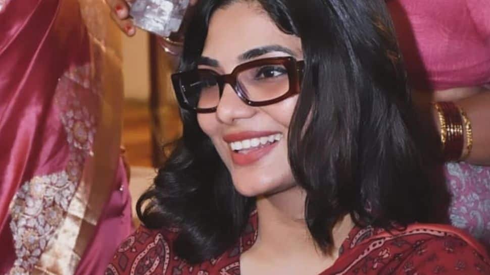 कथित तौर पर पीएम मोदी जनरल डायर को बुलाने के लिए YouTuber नेहा सिंह राठौर के खिलाफ पंजीकृत एफआईआर