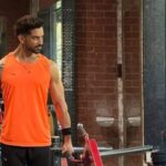 करण वोहरा एक परिवार के सदस्य के बारे में खुलता है जो बदमाशी और बॉडी-शेमिंग का सामना कर रहा है