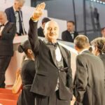 कान 2025: अनुपम खेर अपने निर्देशन तनवी द ग्रेट स्क्रीनिंग के आगे रेड कार्पेट पर चलता है