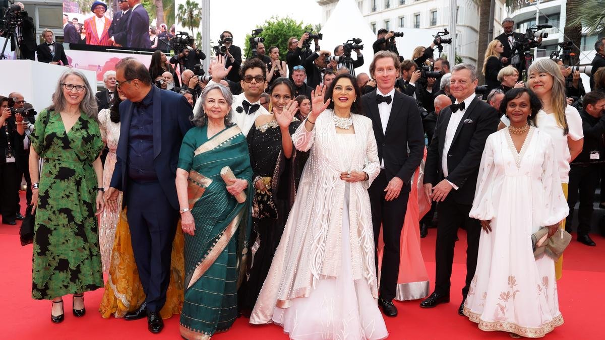 कान्स में सत्यजीत रे की बहाल फिल्म के लिए स्टैंडिंग ओवेशन बंगाल में खुशी फैलती है