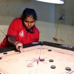 कैरम चैंपियन कोच युवा, एक सरकार को उतरने की उम्मीद करते हैं। काम