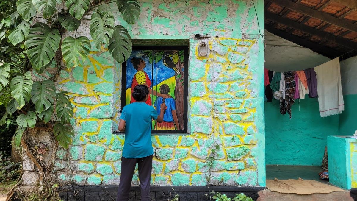 कैसे एक कला शिक्षक ने केरल में मलक्कड़ के आदिवासी बच्चों के लिए एक ग्रीष्मकालीन कला शिविर लिया