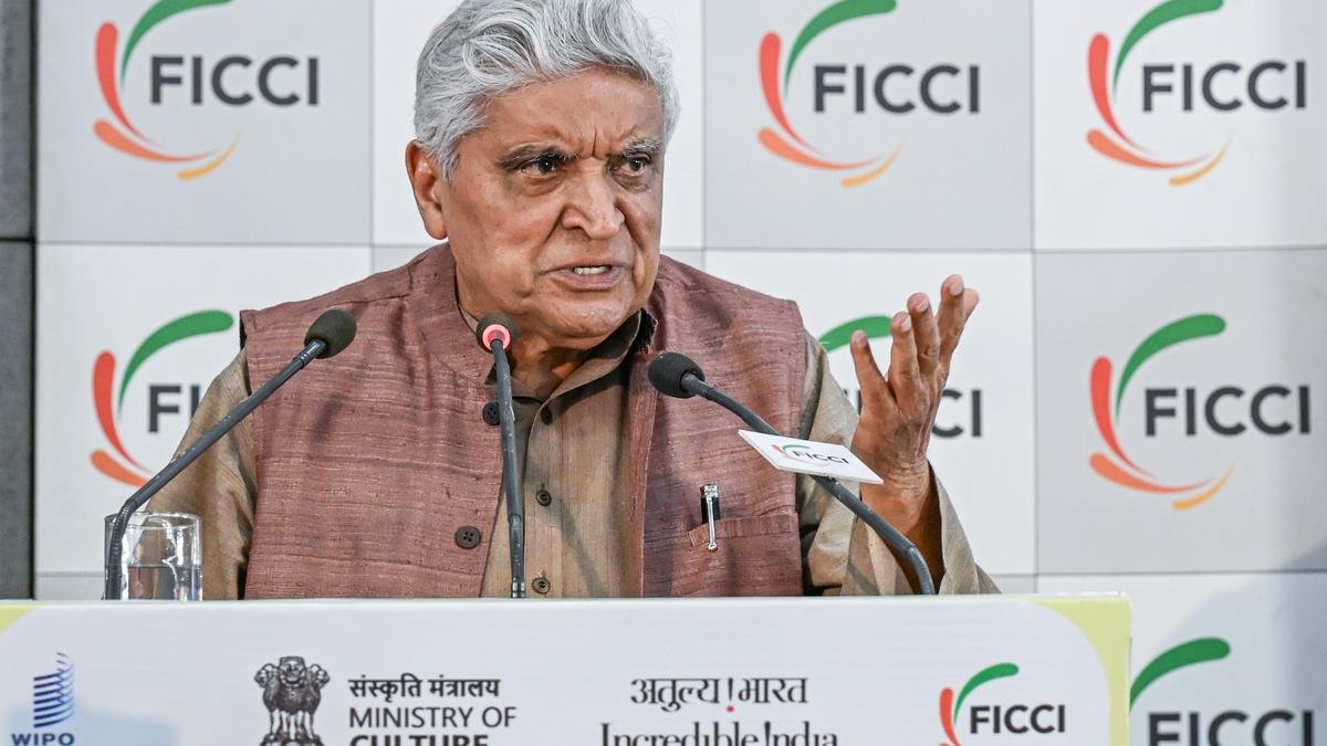 जावेद अख्तर ने पहलगाम में आतंकी हमले के खिलाफ "निश्चित कदम" के लिए कहा