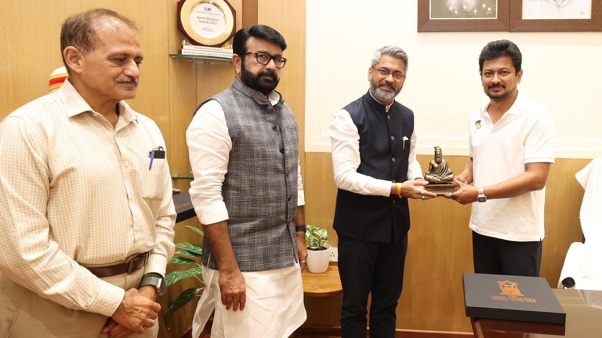 टीएन में महिलाओं के फुटबॉल विकास के लिए रोडमैप पर चर्चा करने के लिए चौबे बैठक