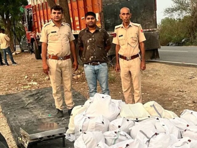 1600 किमी दूर से ट्रक, खटारा बाहर से दिखाई दे रहा था, पुलिस अंदर प्रवेश करने के लिए आश्चर्यचकित थी