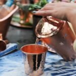 तांबे के बर्तन में हल्दी का पानी पीना स्वास्थ्य के लिए फायदेमंद है; स्वास्थ्य लाभों को जानें