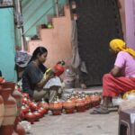 दिल्ली में कुमहर गांव: जहां क्ले कहानियों, संघर्ष और आशाओं को संभालते हैं