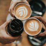 दुनिया की सबसे महंगी कॉफी के जबड़े छोड़ने की कीमतों की जाँच करें