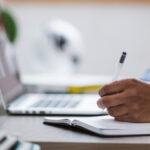 पढ़ाई के लिए विदेश जाने की योजना बना रहे हैं? यहां बताया गया है कि कैसे शुरुआती वित्तीय योजना आपको बड़े को बचाने में मदद कर सकती है